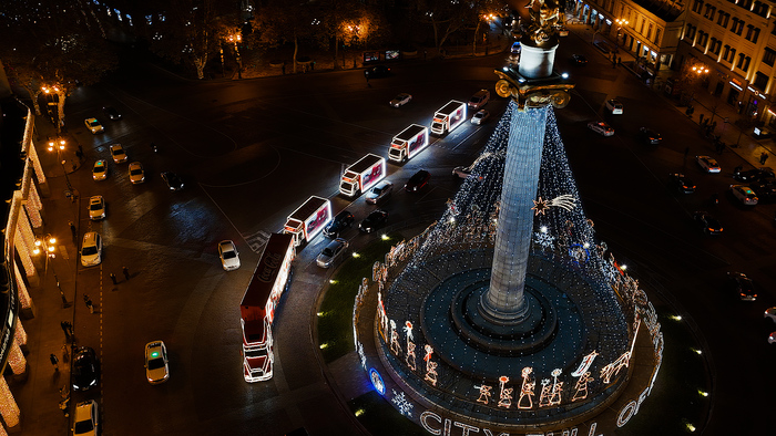 საახალწლო ქარავანი თავისუფლების მოედანზე