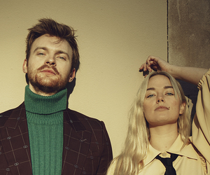 ბილი აილიშის ძმამ და პროდიუსერმა სუპერჯგუფი შექმნა — მოისმინეთ სადებიუტო ალბომი